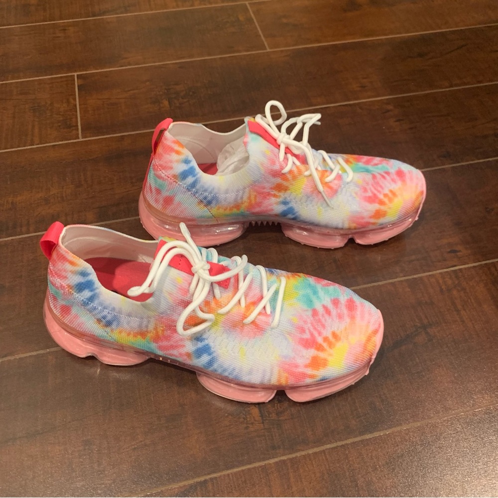 NWOT Women’s Lucky Step Shoes Pink Tie-Dye Multi Fashion Sneaker Size 9